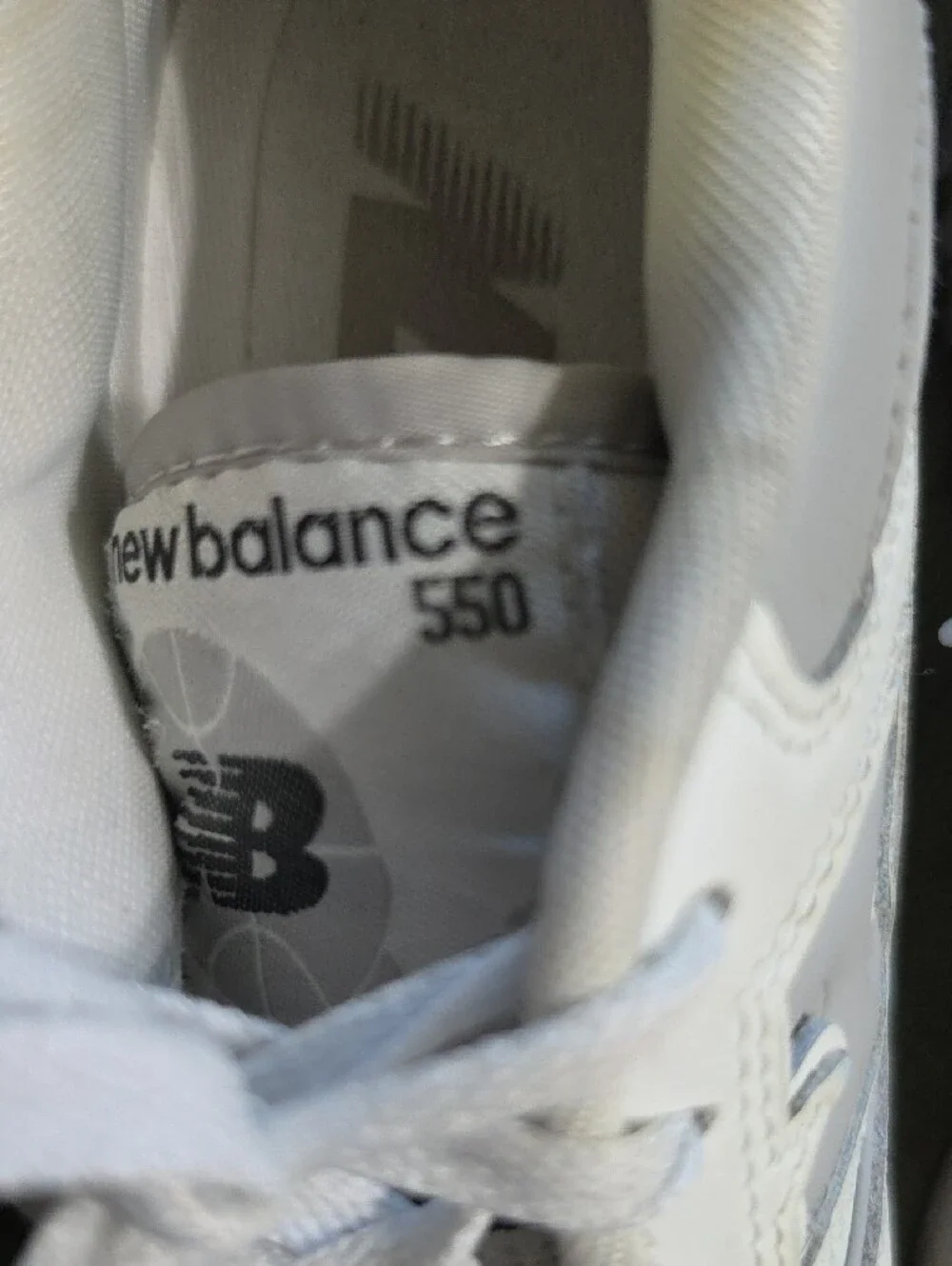 New Balance 550 white leather Sneakers 7.5 Mens, 9 Womens